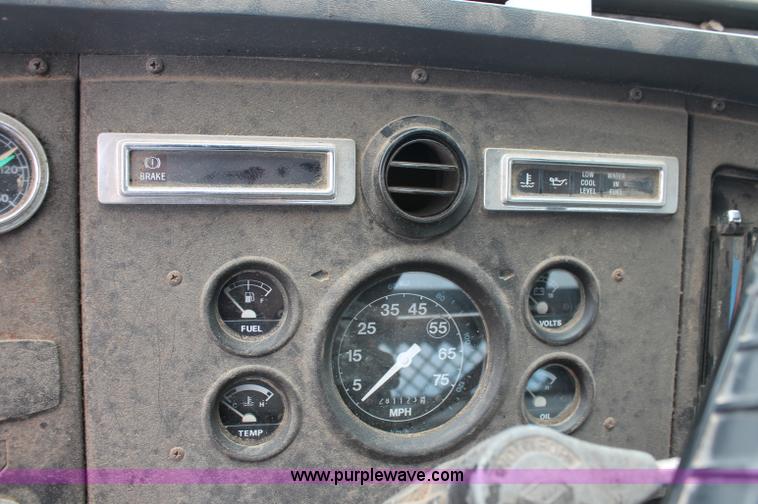 image for item C2660 1989 Ford LN8000F flatbed truck