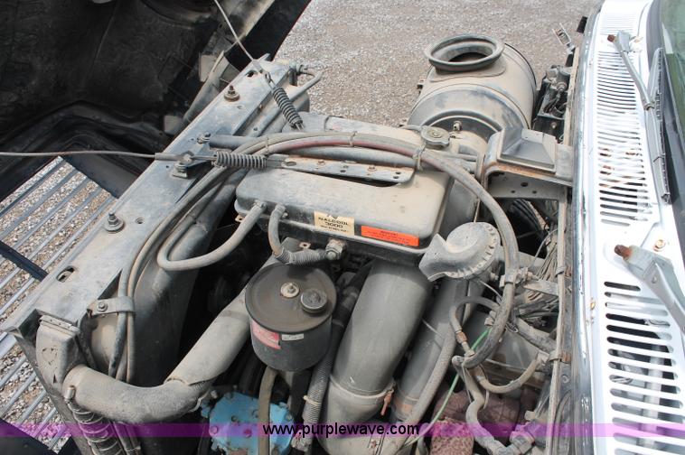 image for item C2660 1989 Ford LN8000F flatbed truck