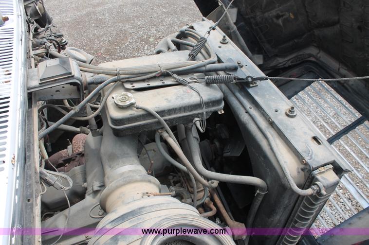 image for item C2660 1989 Ford LN8000F flatbed truck