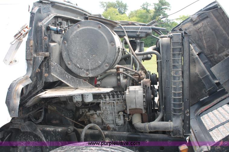 image for item C2660 1989 Ford LN8000F flatbed truck