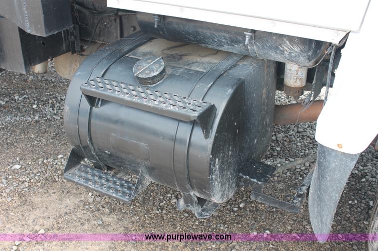 image for item C2660 1989 Ford LN8000F flatbed truck