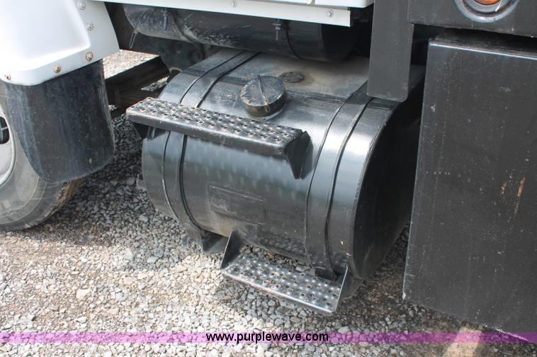image for item C2660 1989 Ford LN8000F flatbed truck