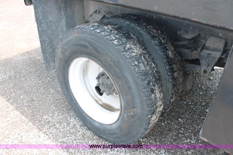 image for item C2660 1989 Ford LN8000F flatbed truck