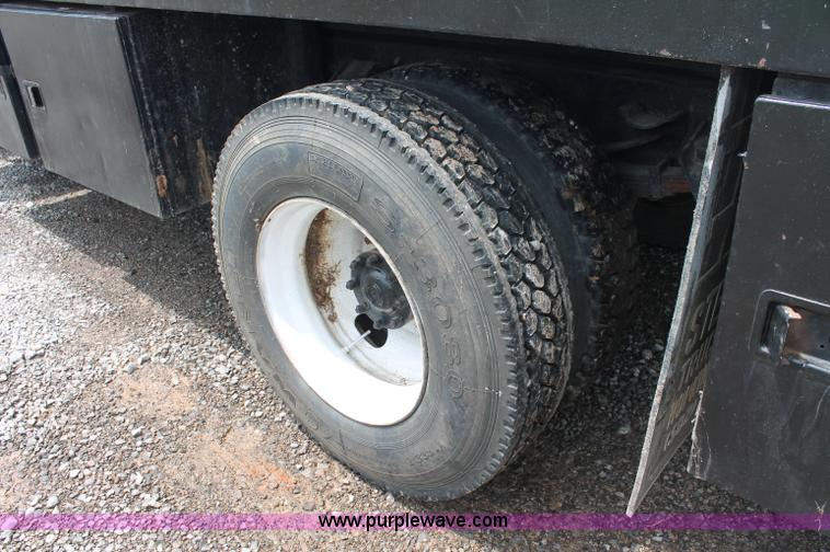 image for item C2660 1989 Ford LN8000F flatbed truck