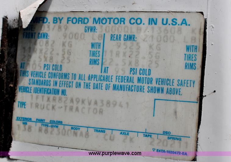 image for item C2660 1989 Ford LN8000F flatbed truck