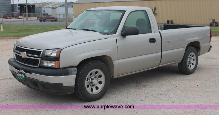 image for item C2675 2007 Chevrolet Silverado 1500 LS Classic pickup truck
