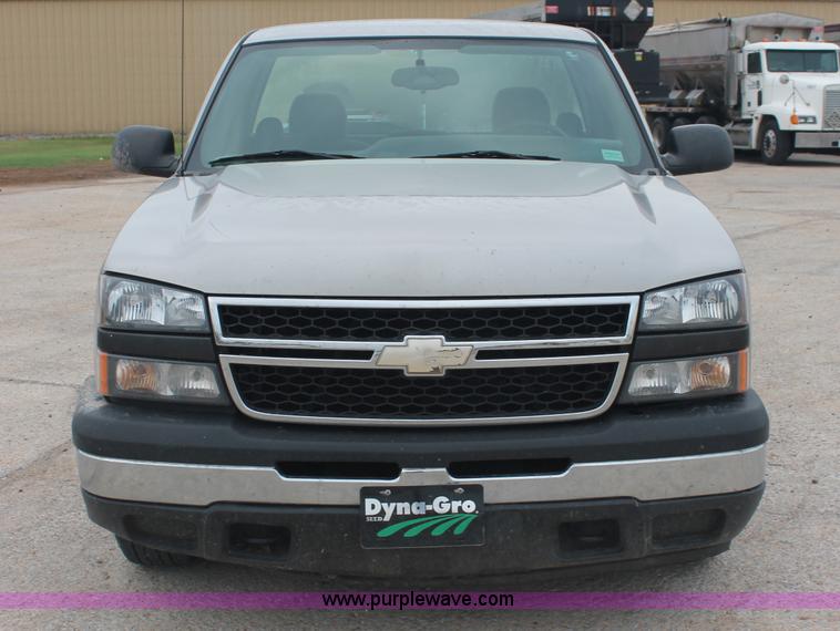 image for item C2675 2007 Chevrolet Silverado 1500 LS Classic pickup truck