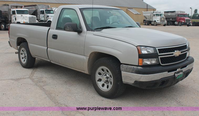 image for item C2675 2007 Chevrolet Silverado 1500 LS Classic pickup truck