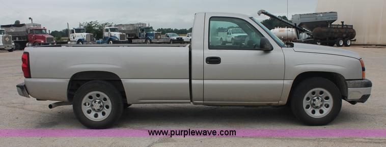 image for item C2675 2007 Chevrolet Silverado 1500 LS Classic pickup truck
