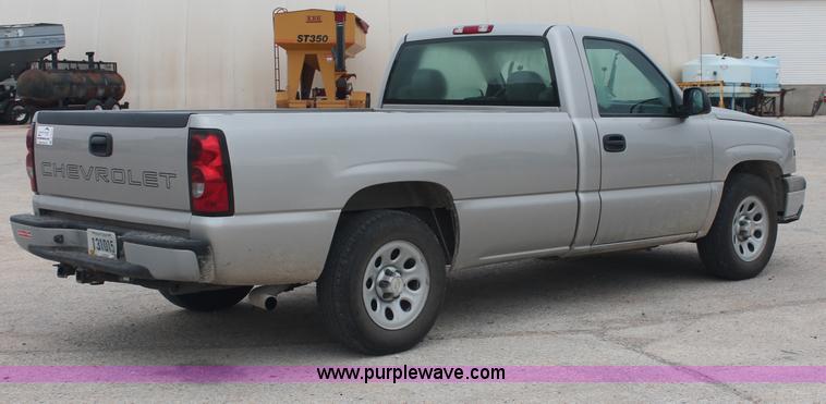 image for item C2675 2007 Chevrolet Silverado 1500 LS Classic pickup truck
