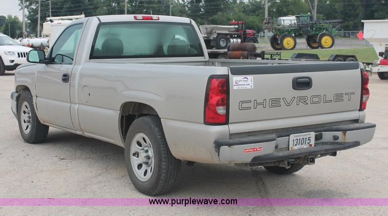 image for item C2675 2007 Chevrolet Silverado 1500 LS Classic pickup truck