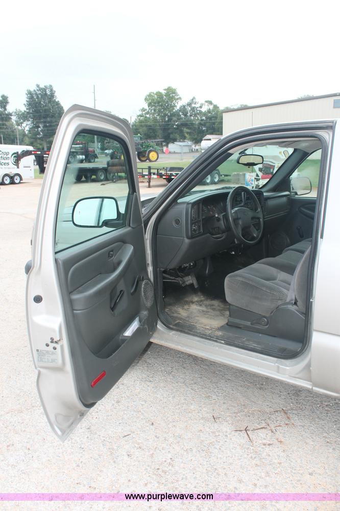 image for item C2675 2007 Chevrolet Silverado 1500 LS Classic pickup truck