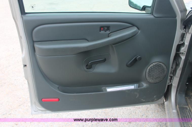 image for item C2675 2007 Chevrolet Silverado 1500 LS Classic pickup truck