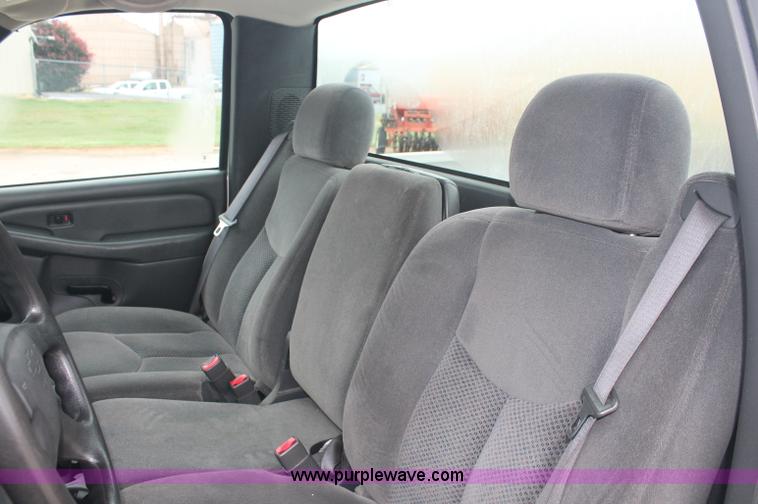 image for item C2675 2007 Chevrolet Silverado 1500 LS Classic pickup truck