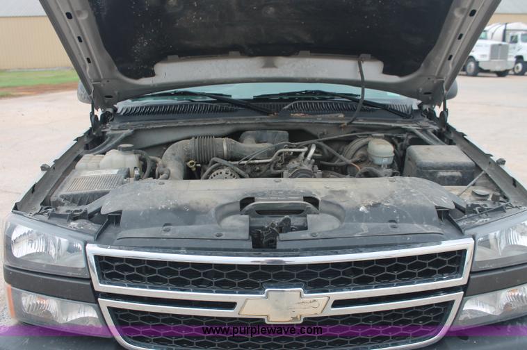 image for item C2675 2007 Chevrolet Silverado 1500 LS Classic pickup truck