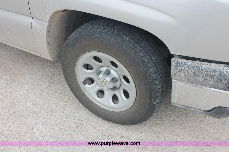 image for item C2675 2007 Chevrolet Silverado 1500 LS Classic pickup truck