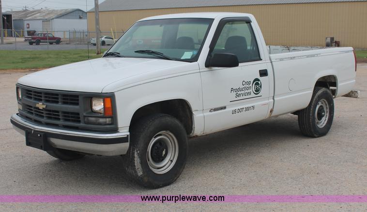 image for item C2676 1999 Chevrolet C2500 pickup truck