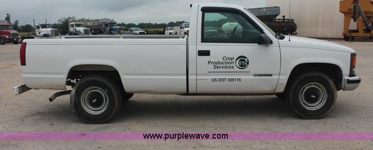 image for item C2676 1999 Chevrolet C2500 pickup truck