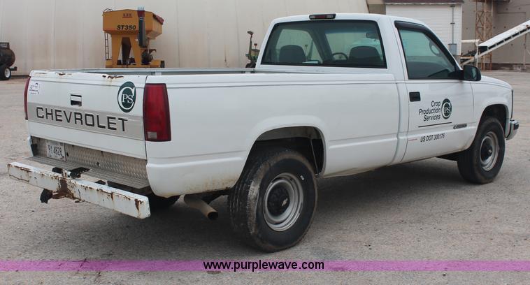 image for item C2676 1999 Chevrolet C2500 pickup truck