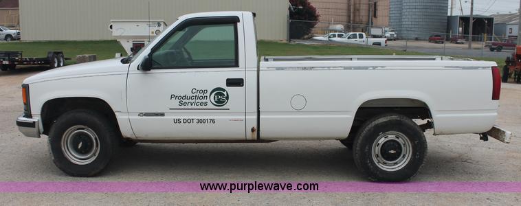 image for item C2676 1999 Chevrolet C2500 pickup truck