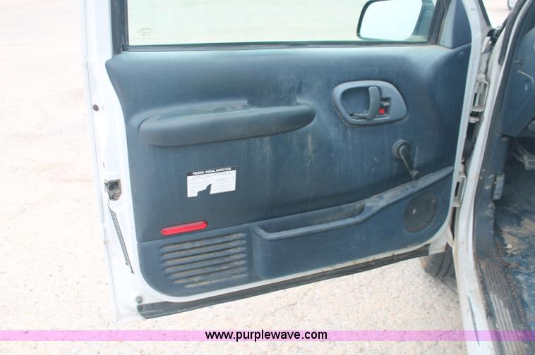 image for item C2676 1999 Chevrolet C2500 pickup truck