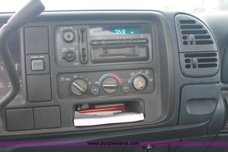 image for item C2676 1999 Chevrolet C2500 pickup truck