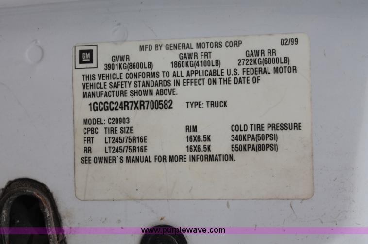 image for item C2676 1999 Chevrolet C2500 pickup truck