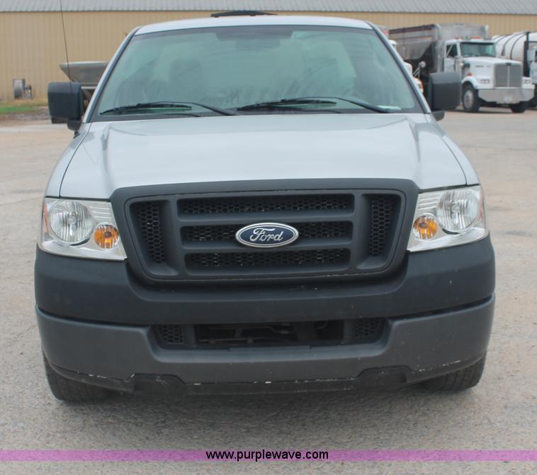 image for item C2677 2005 Ford F150 XL pickup truck