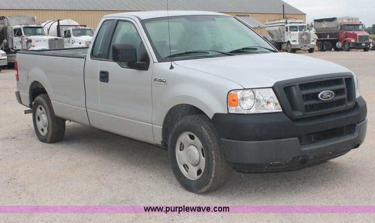 image for item C2677 2005 Ford F150 XL pickup truck