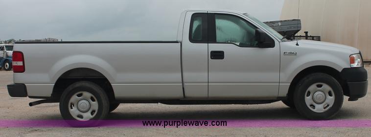 image for item C2677 2005 Ford F150 XL pickup truck