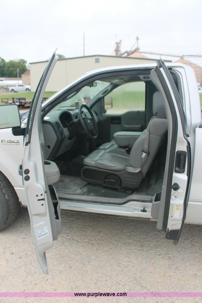 image for item C2677 2005 Ford F150 XL pickup truck