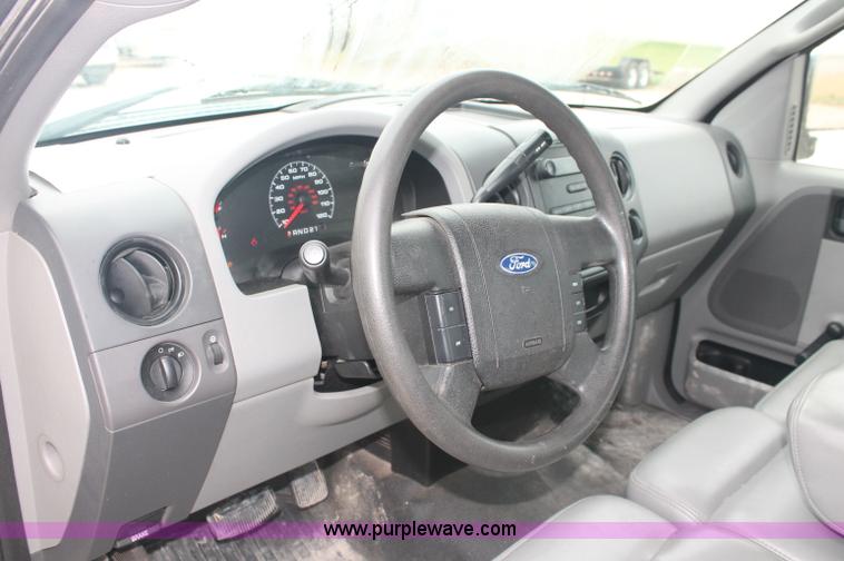 image for item C2677 2005 Ford F150 XL pickup truck