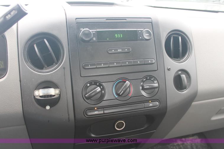 image for item C2677 2005 Ford F150 XL pickup truck