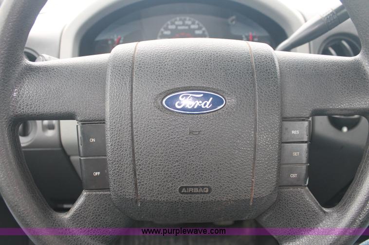 image for item C2677 2005 Ford F150 XL pickup truck