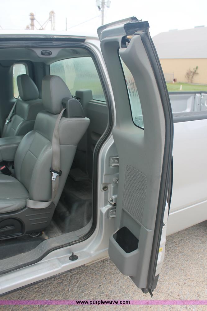 image for item C2677 2005 Ford F150 XL pickup truck