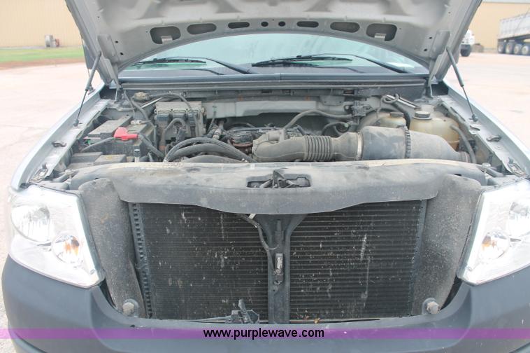 image for item C2677 2005 Ford F150 XL pickup truck