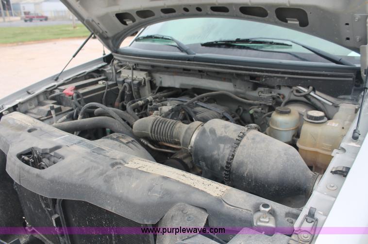 image for item C2677 2005 Ford F150 XL pickup truck