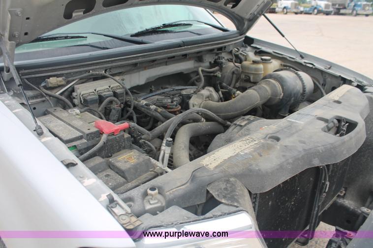 image for item C2677 2005 Ford F150 XL pickup truck