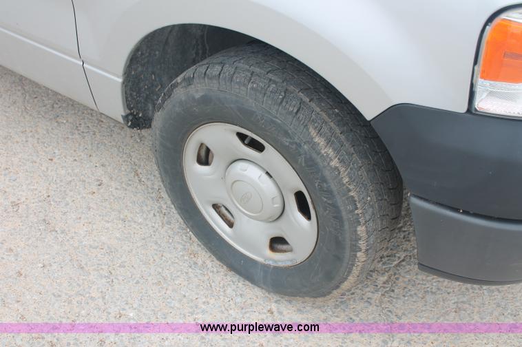 image for item C2677 2005 Ford F150 XL pickup truck