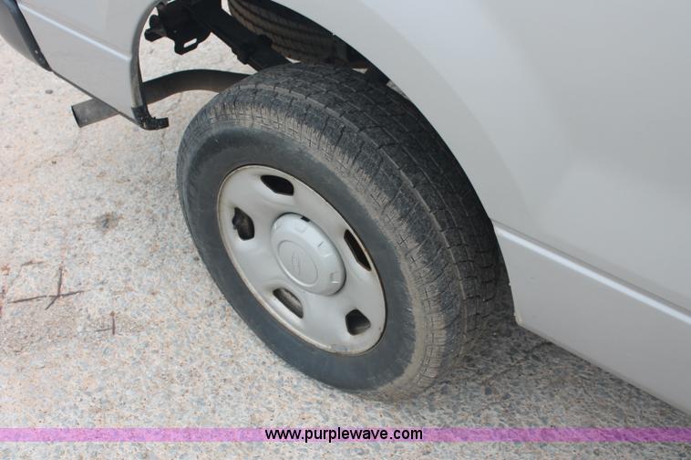 image for item C2677 2005 Ford F150 XL pickup truck