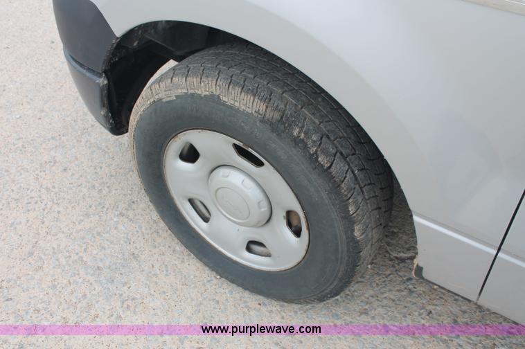 image for item C2677 2005 Ford F150 XL pickup truck