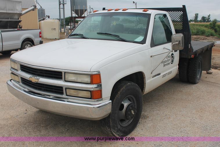 image for item C2678 1993 Chevrolet 3500 flatbed pickup truck