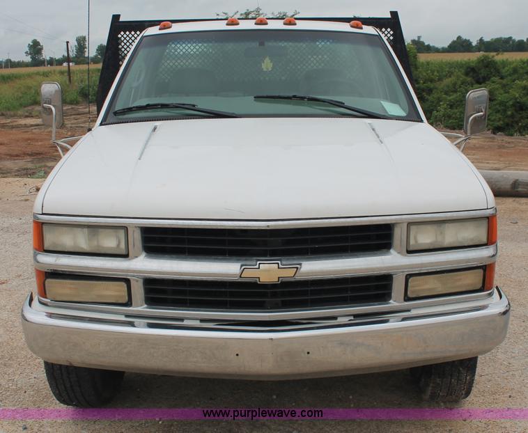 image for item C2678 1993 Chevrolet 3500 flatbed pickup truck