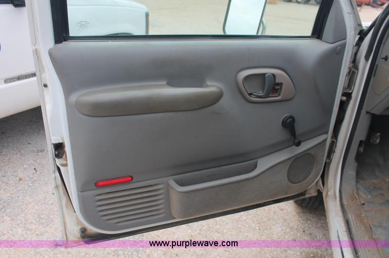 image for item C2678 1993 Chevrolet 3500 flatbed pickup truck