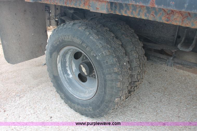 image for item C2678 1993 Chevrolet 3500 flatbed pickup truck