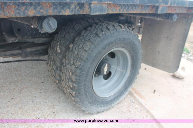 image for item C2678 1993 Chevrolet 3500 flatbed pickup truck