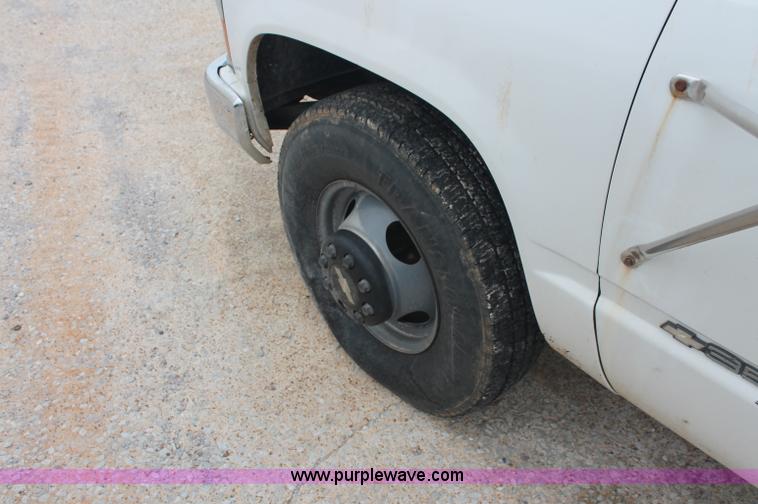 image for item C2678 1993 Chevrolet 3500 flatbed pickup truck