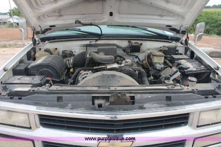 image for item C2678 1993 Chevrolet 3500 flatbed pickup truck