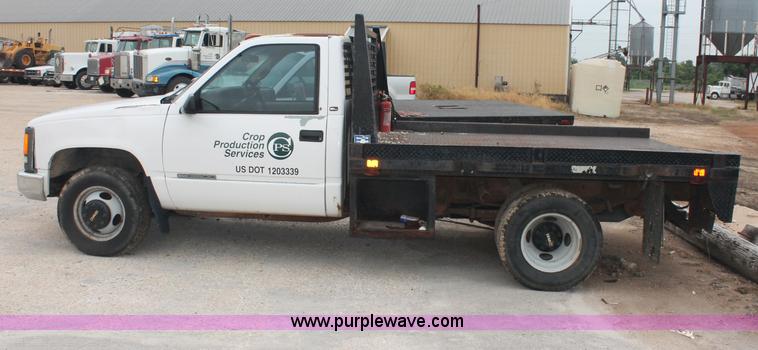 image for item C2679 1997 GMC Sierra 3500 flatbed pickup truck