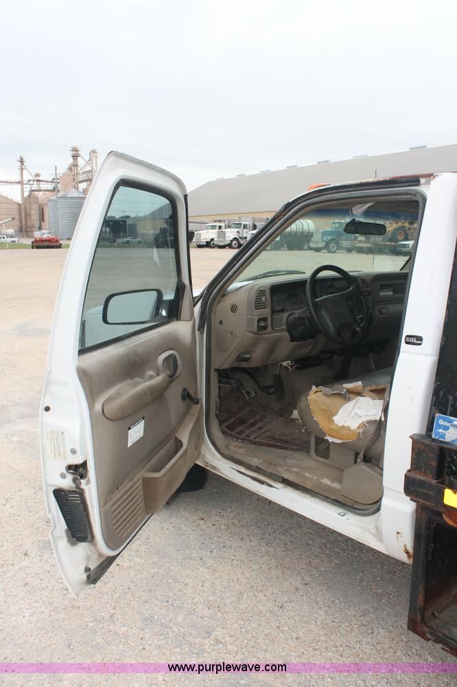 image for item C2679 1997 GMC Sierra 3500 flatbed pickup truck